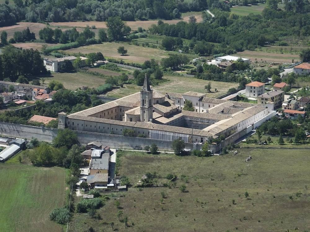 Dietro Piazza Maggiore Sulmona Exterior foto