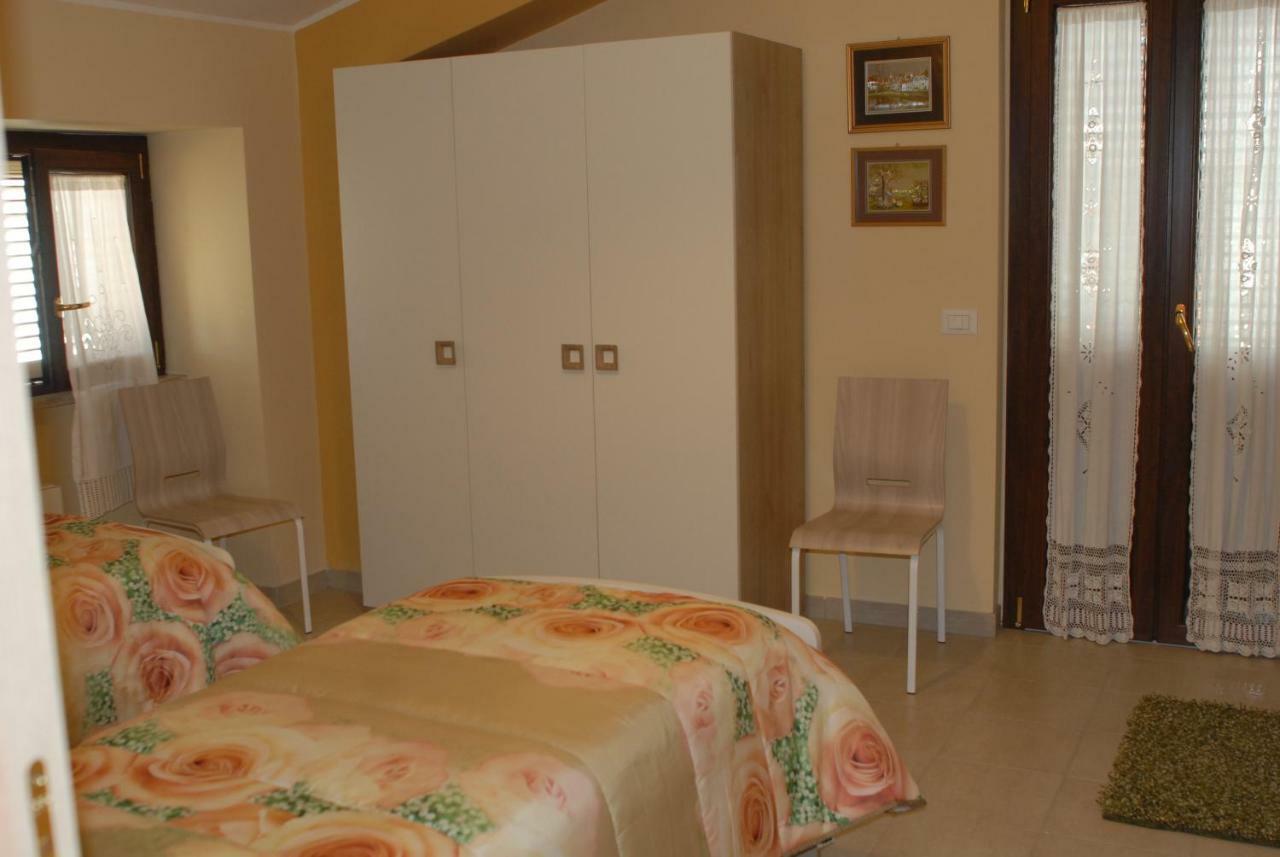 Bed and Breakfast Dietro Piazza Maggiore Sulmona Exterior foto